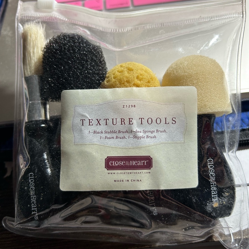 Close to my Heart Texture Tools Set
Black stubble,Sea sponge,Foam,Stipple brush